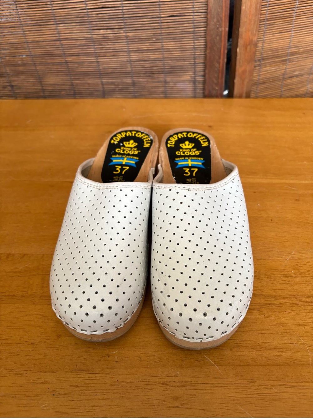 Vintage Torpatoffeln Perforated White Clogs